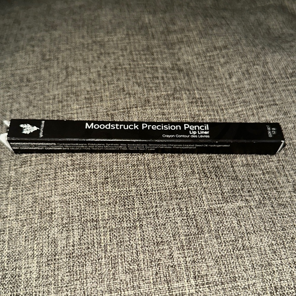 Younique lip liner
